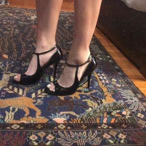 GUESS paten leather heels